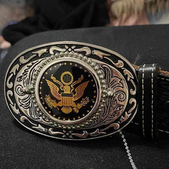 LACONA BROWN EMBOSSED LEATHER BELT & BELT BUCKLE EMBOSSED DESIGN 38” END TO END - Picture 1 of 11